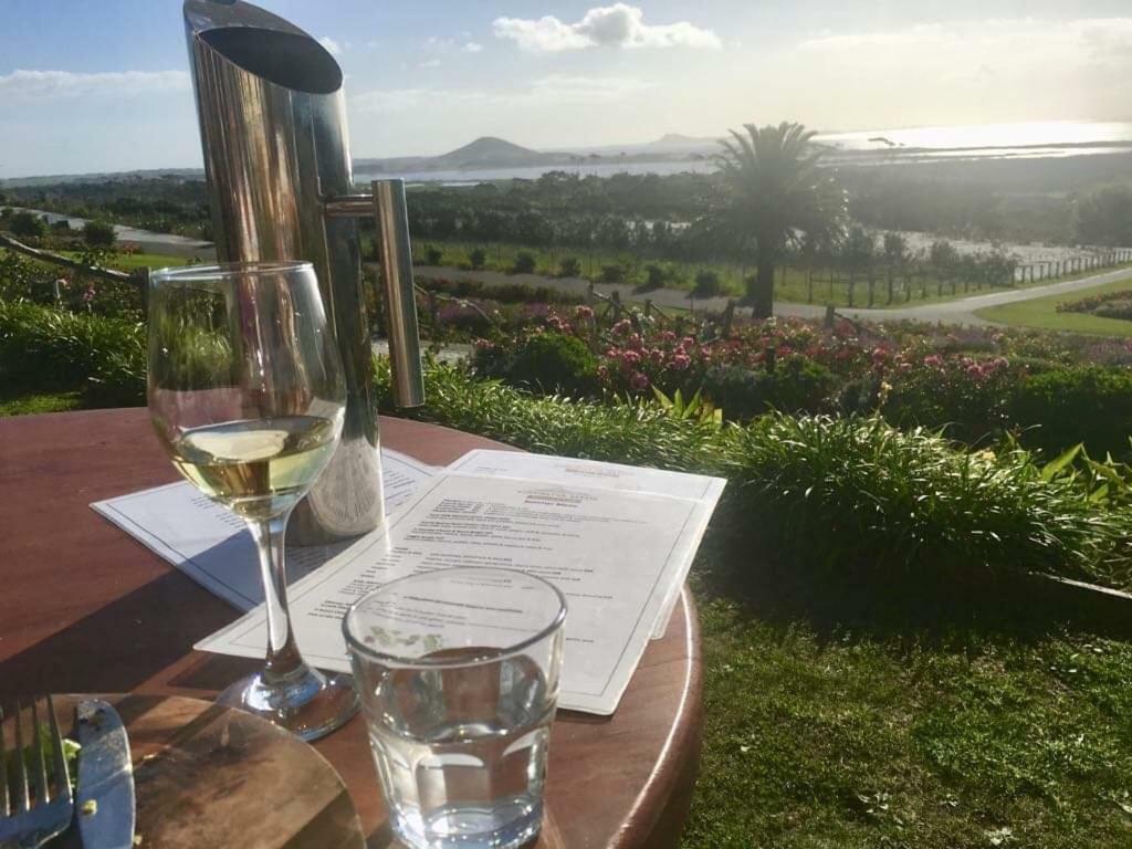 The Camel At Araiawa Raio Lodge Pukenui ภายนอก รูปภาพ